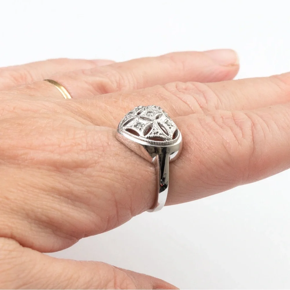 Heart shaped concave ring filigree, etching & small diamonds & sterling silver 8 - Picture 9 of 16